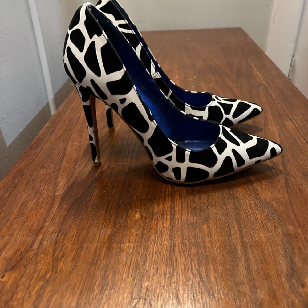 Pumps - Picture 2 of 2